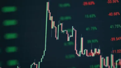 शेयर बाजार गिरावट से सेंसेक्स और कई दिग्गज शेयर दबाव में